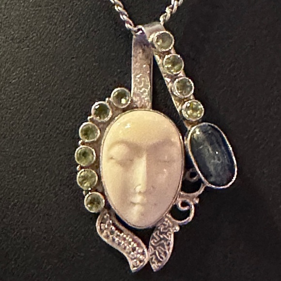 Bali goddess sterling pendant and chain - Picture 2 of 7